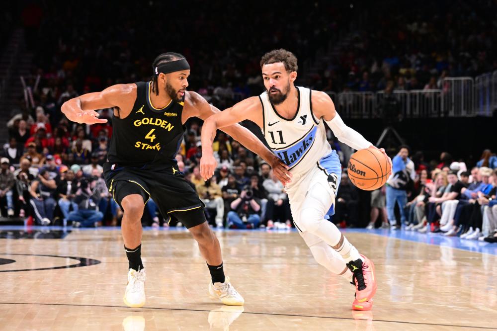 [图]新赛季媒体日：詹姆斯携儿子布朗尼亮相.